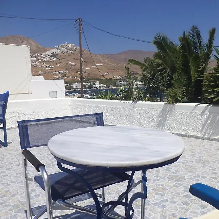 Πανσιόν Marina's Serifos